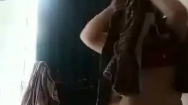 Bangladeshi big boobs mom bathing viral nude video