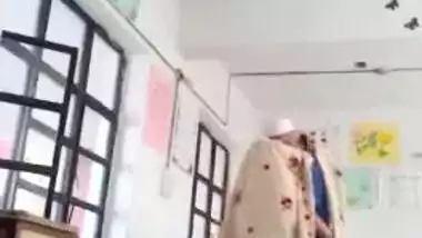 School Peon Fuck Teacher Bhabi in Classroom