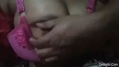 desi wife big boobs pressing and showing by hubby in different bra