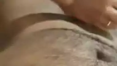 SriLankan hottie sucking and shaking lund