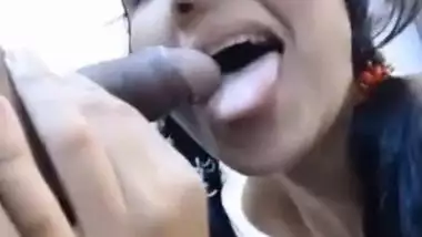 Hot blowjob of a nude desi college girl