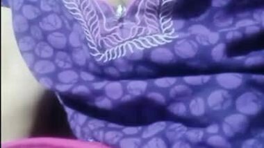 indian big tits deep cleavage