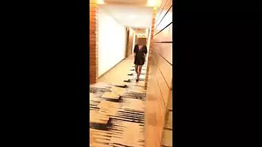 Desi Wife pranya Flashing in Hotel Corridor Naked