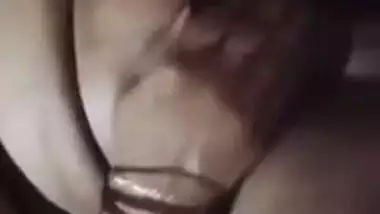 Clip of Bengali Desi wife with XXX hot body fingering herself close-up