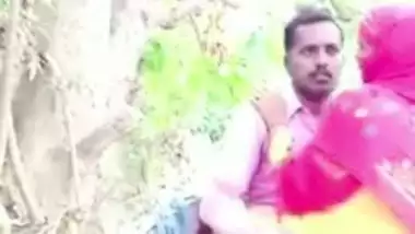 Pakistani lovers fuck outdoor in jungle, sex scandal MMS leaked online