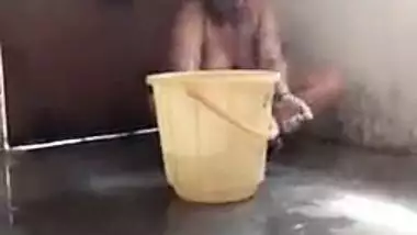 Aged bhabhis naked MMS baths movie scene captured by Devar