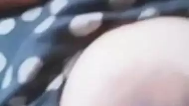 Bangladeshi girl showing big boobs live