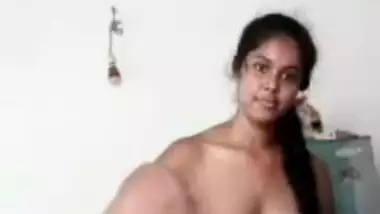 Cute Desi girl exposing her nude body on cam