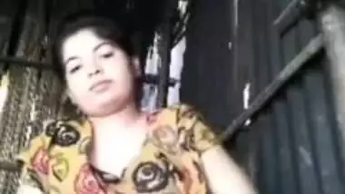 Desi Village Girl Shows Boobs And Pussy