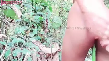 Sri Lankan Village Girl Insert Vegetables In Her Pussy And Ass