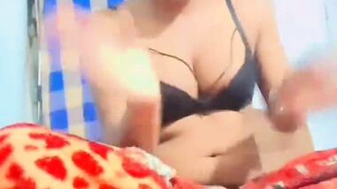 Hot Indian beauty showing