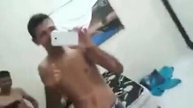 college girls hving fun groupsex