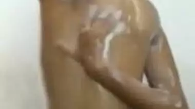 Indian girl nude bathing video