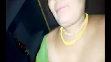 Home sex scandal of Indian aunty in saree with college guy