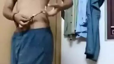 Indian girl doesn't know what to wear and flashes body parts in homemade porn