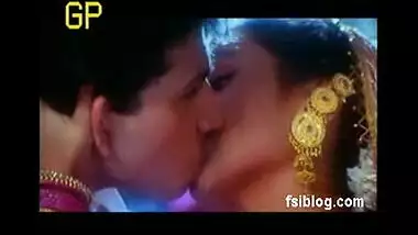 Rani Kiss Scene Masala – FSIBlog.com