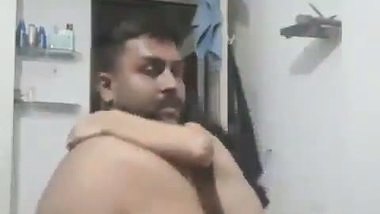 Naked man fucks a tiny lady’s wet pussy in xxx video