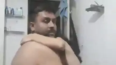 Naked man fucks a tiny lady’s wet pussy in xxx video