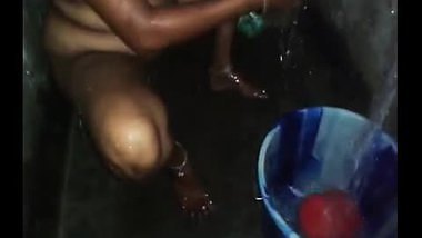Desi Mature Tamil Bhabhi Hot Bath Video