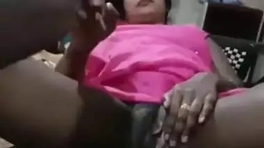 Desi Aunty Pussy Show on Cam Chat Hot