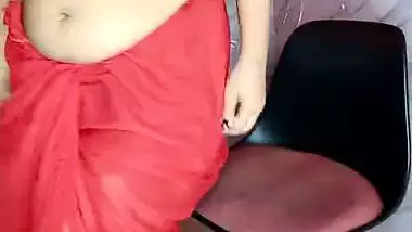 Aunty Removes Saree Blouse and Shows Big Boobs