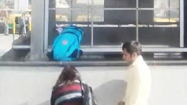 Public blowjob at Delhi metro station