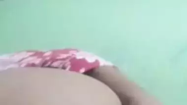 Big ass aunty slapping booty during live call