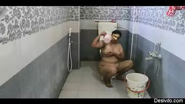 Desi bbw bhabi bath video