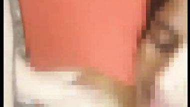 Bhabhi sucks her devar’s hard dick in a desi sex video