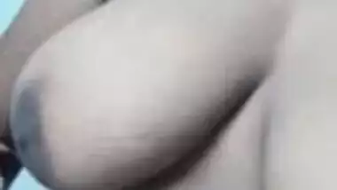 Dirty Desi slut has XXX sized saggy tits to expose in this MMS video