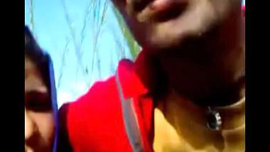 Punjabi village maid outdoor fuck with paddy owner