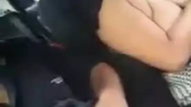 Tamil desi Bhabhi enjoy hot Indian fuck in car with Driver