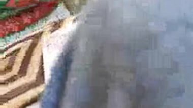 indian aunty showing boobs