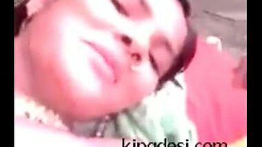 Marwardi aunty exposing her boobs and chut fingered
