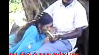 sucking in public park
