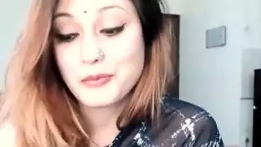 Smoking hot indian cam girl_Rubbing Pussy