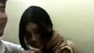 Desi Boy And Girl in cyber cafe HD.mp4