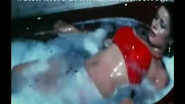 Bollywood Mast Bath Tub Hot Scene