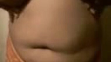 Huge boobs mallu aunty saree tease part 2