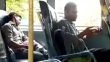 Another tarki guy masturbating in BUS while knowing side passanger girl recording