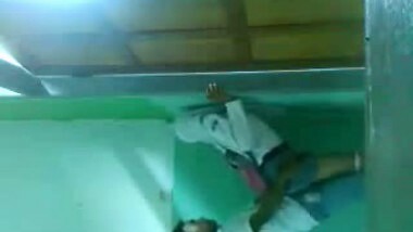 JIlbab mesum di kelas