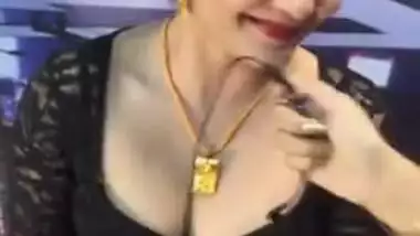 Kamalini mukherjee deep cleavage show intentionally
