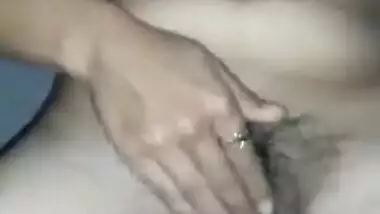 Desi girl hairy pussy fingering