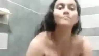 Sexy big boobed Indian aunty solo