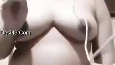 Today Exclusive -sexy Indian Girl Shows Her Boobs On Vc