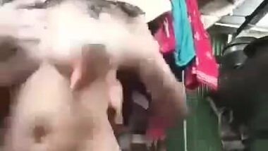 Indian girl nude bathing in village viral clip