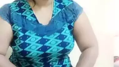 Chubby Bhabhi Shaking Her Boobs