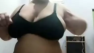 Pakistani MILF milk tankers showing nude viral videos