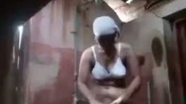 Horny Tamil Village Wife Makes Nude Bath Clip For Hubby