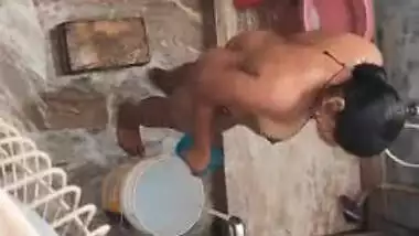 Desi Bhabi Bath record hidden cam